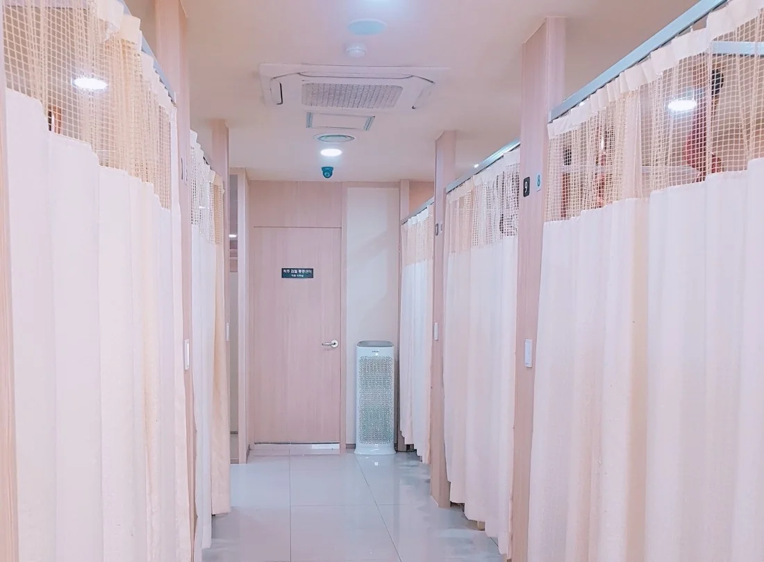 효자부부한의원 진료실 복도